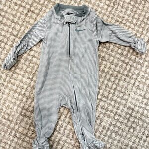 Nike Kids Gray Striped Footie